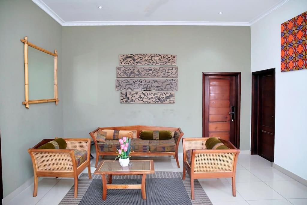 Petite'S Nest - Apartment 3 Accra Exterior foto
